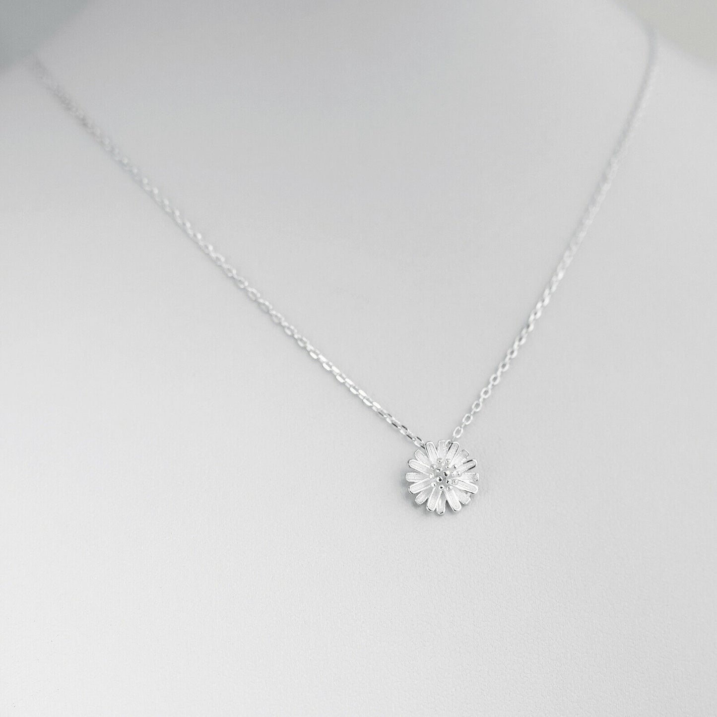 Sterling Silver Daisy Chain Necklace with 11mm Daisy Flower Blossom Pendant and Lobster Clasp - sugarkittenlondon