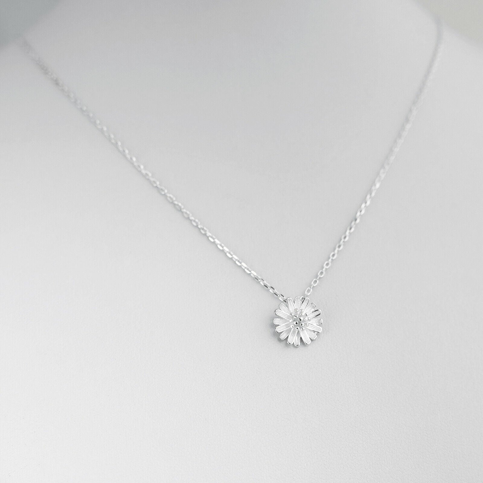 Sterling Silver Daisy Chain Necklace with 11mm Daisy Flower Blossom Pendant and Lobster Clasp - sugarkittenlondon