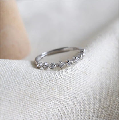 Sterling Silver Bezel-Set CZ Star Band – Adjustable Linked Ring (M–Q)