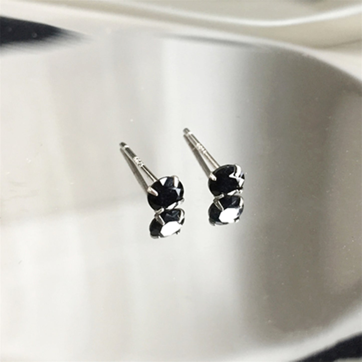 Sterling Silver 2mm 3mm 4mm Clear Black Round 4 Claw Cubic Zirconia Stud Earrings - sugarkittenlondon