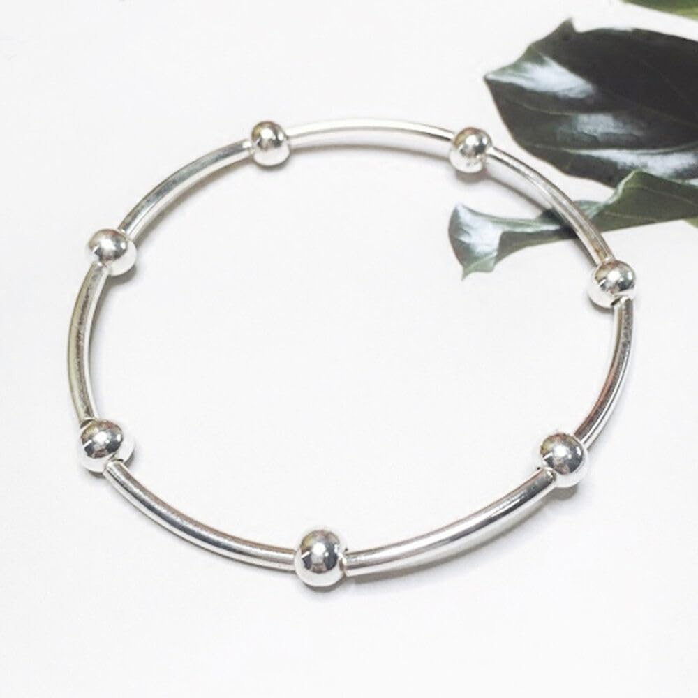 Silver noodle-style stretch bracelet with round bead accents