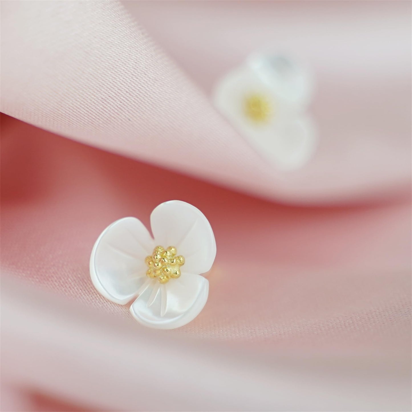 Sterling Silver Natural Mother of Pearl Shamrock Clover Flower Stud Earrings