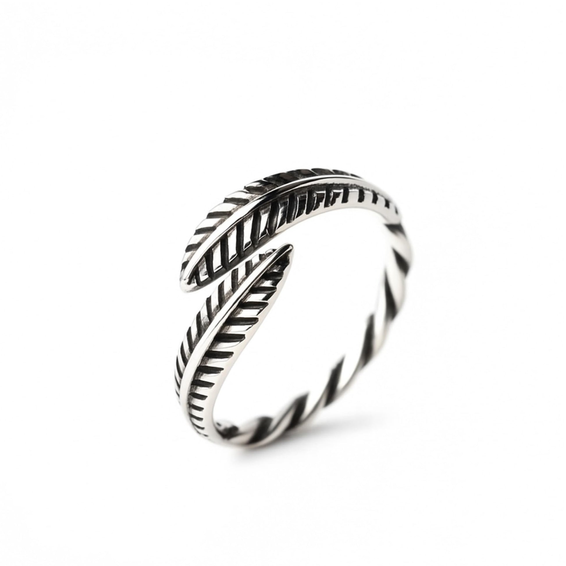 Oxidised Feather & Leaf Ring, silberfarben mit geriffelten Feder- und Blattdetails