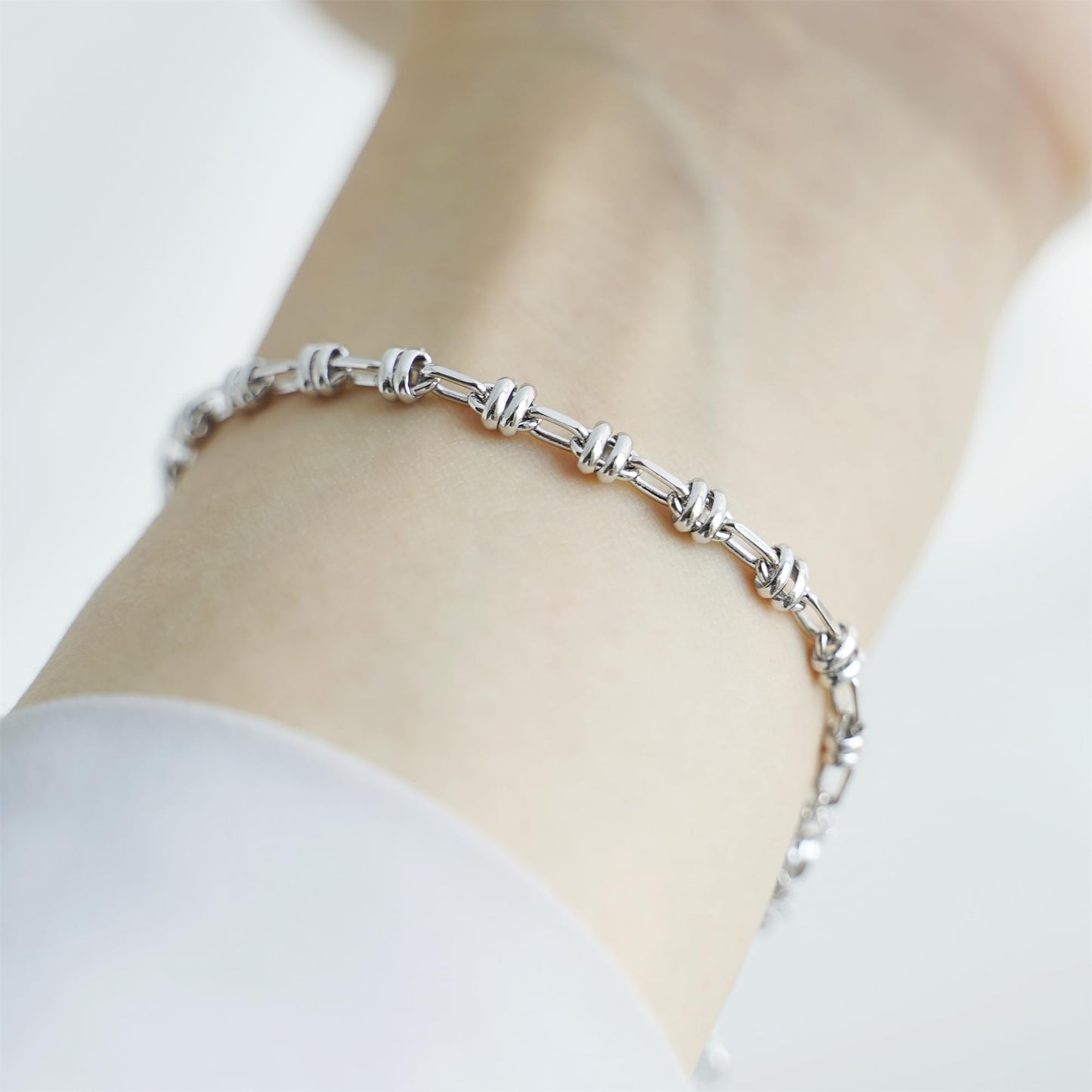 Oval rope curb bracelet on wrist, silver-tone oval link curb chain