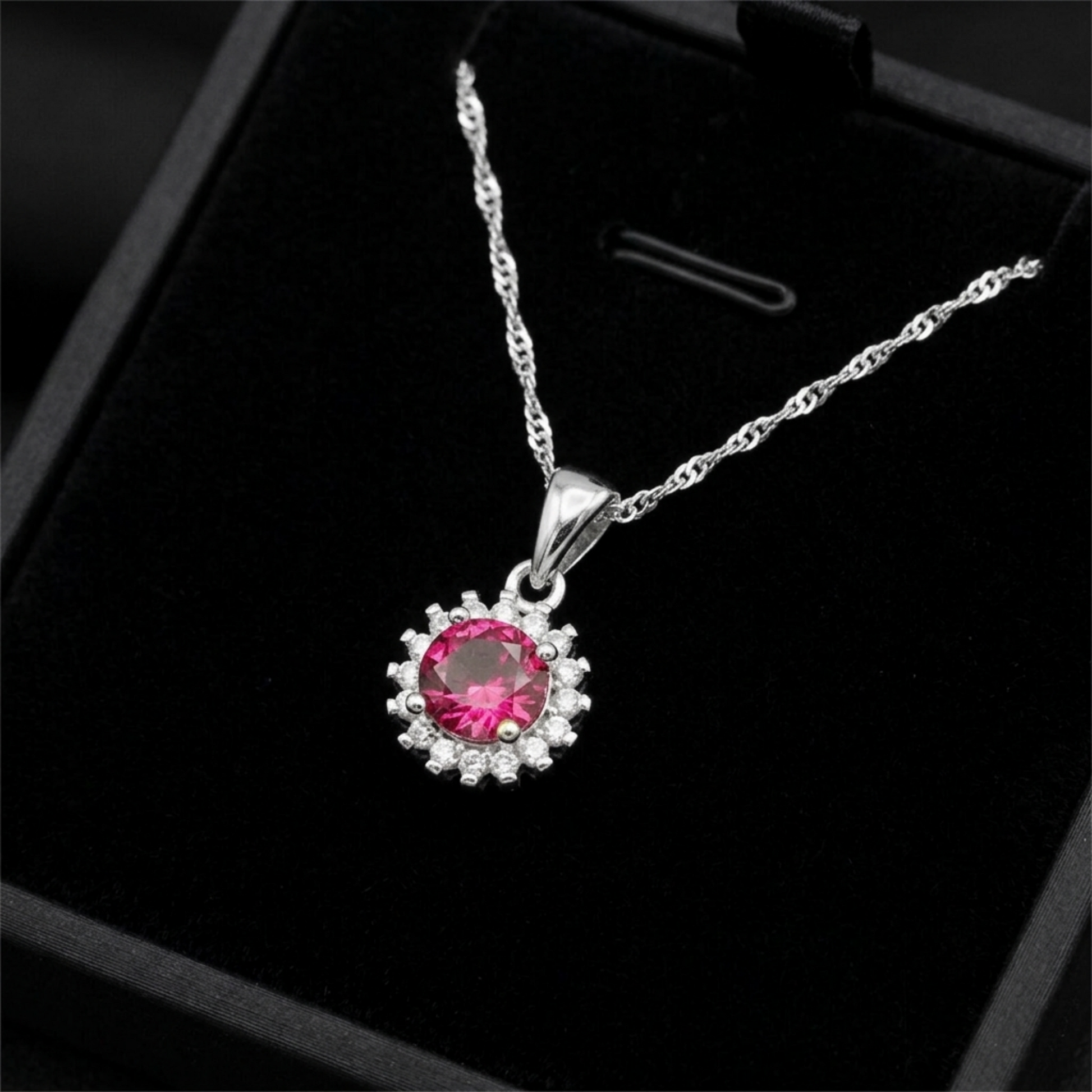 Kettenanhänger Cluster: runder pink-rot Stein mit Diamant-Umrandung