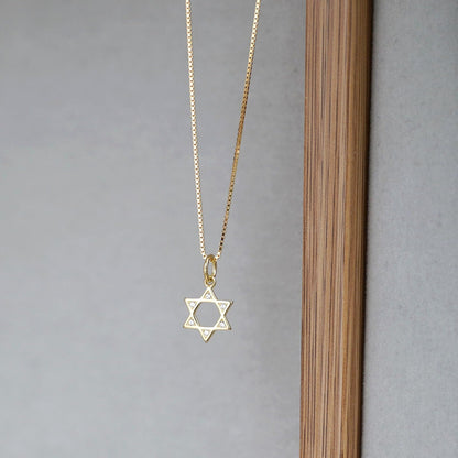 Minimalist Box Chain in Gold tone with Star of David charm
