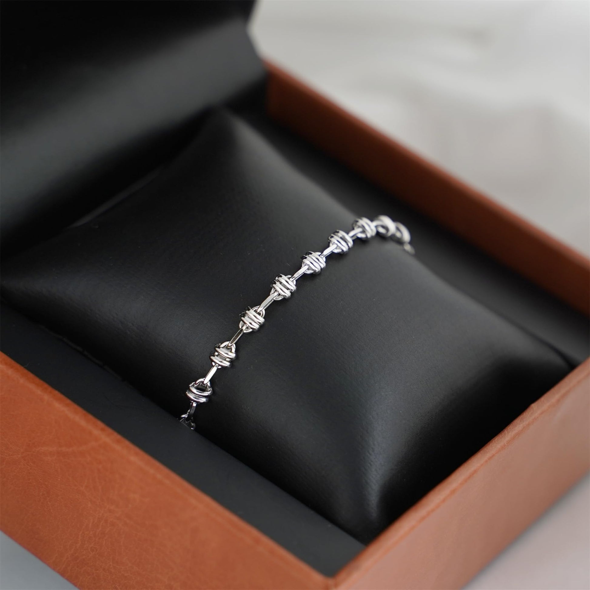 Oval rope curb bracelet, silver-tone oval link connectors along the chain