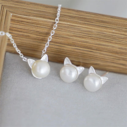 Cat & Pearl Schmuckset von BISELTD: silberfarbene Kette mit Perlenkopf und Ohrsteckern