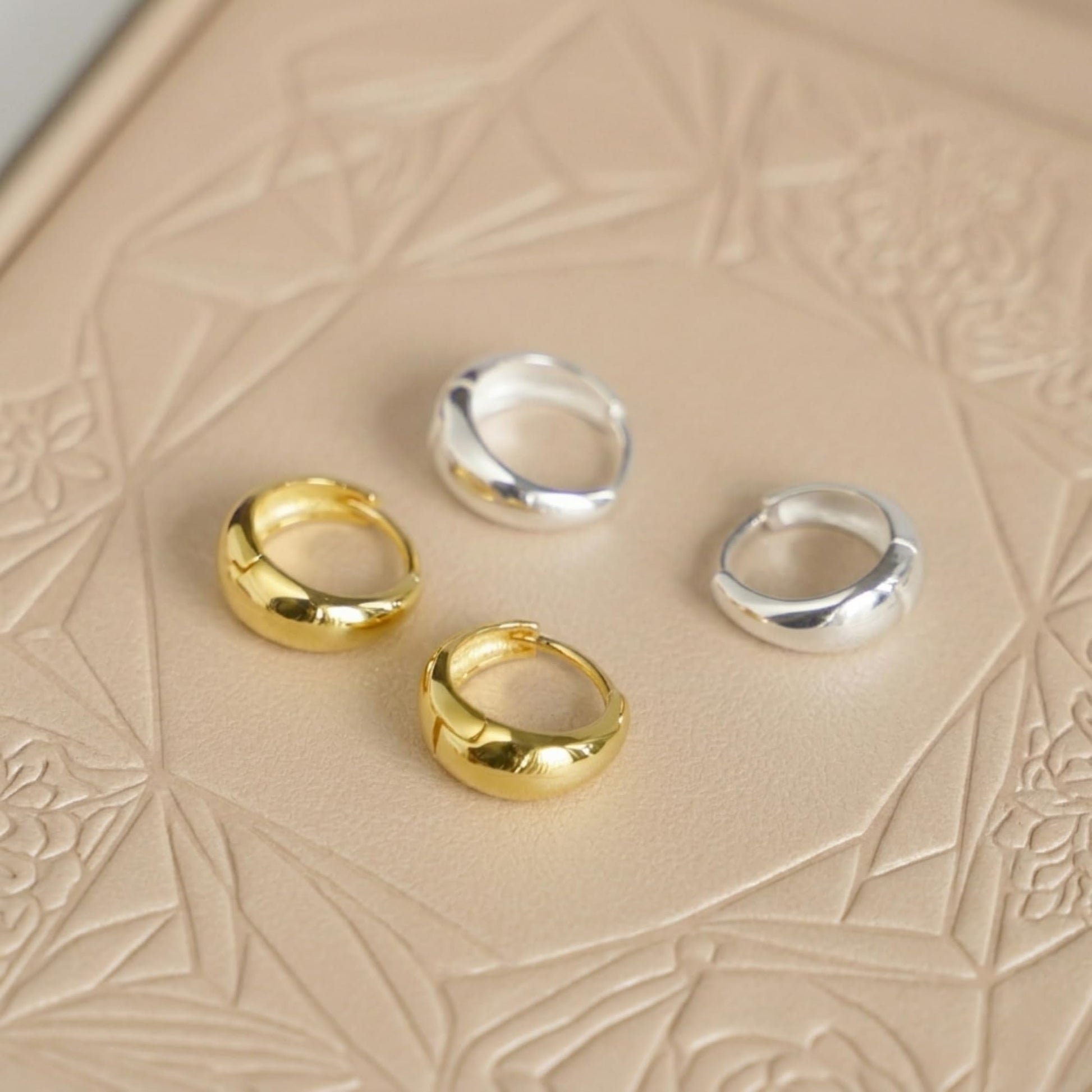 Teardrop hoop huggie earrings set: gold and silver, round clasp shape
