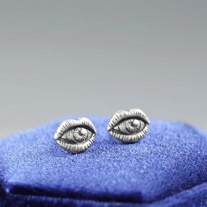 925 Sterling Silver Creepy Eye Lip Jewelry Stud Earrings with Oxidized Finish - sugarkittenlondon