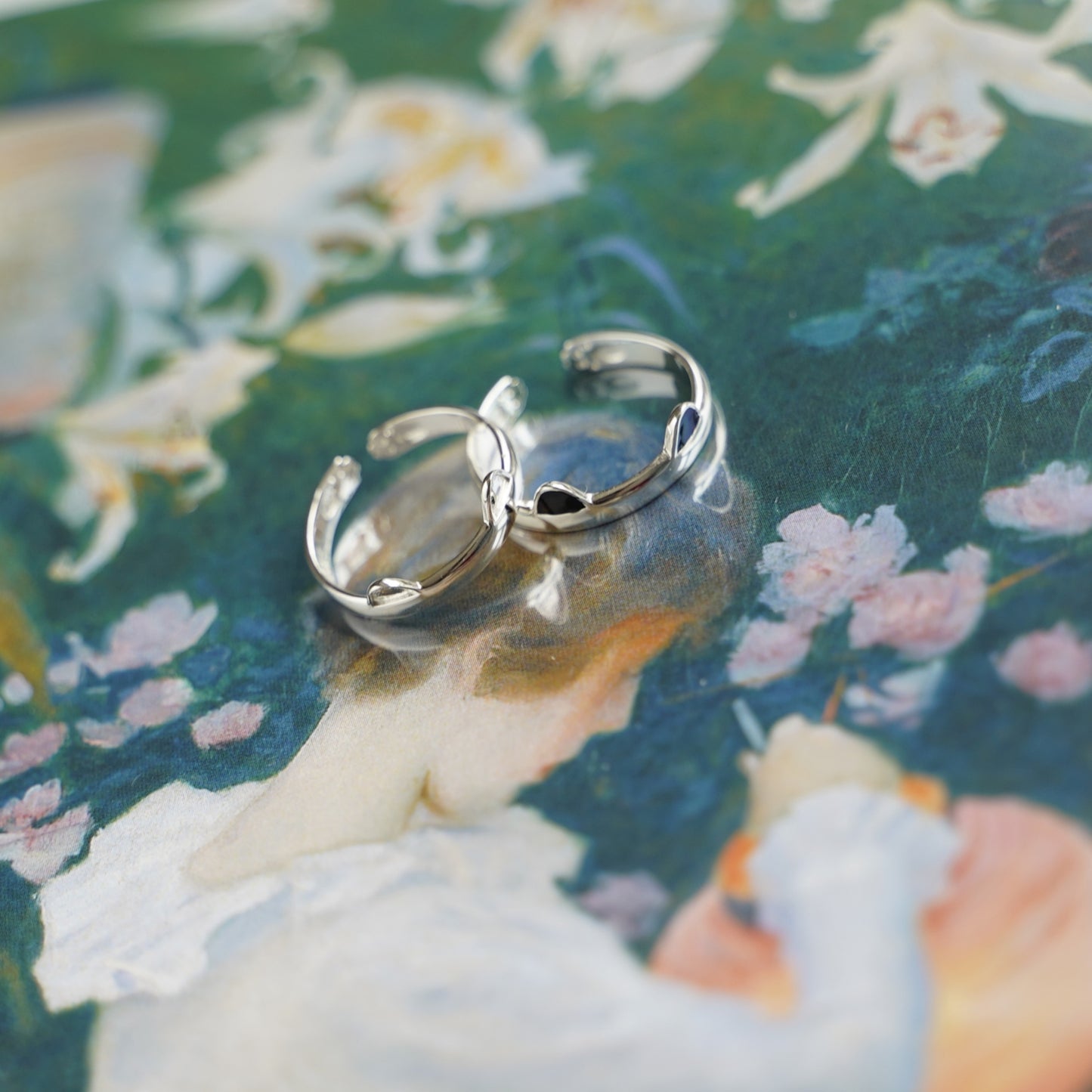 Sterling Silver Kitten Ear Cat Paw Hug Ring Open Band Silver & Black Glazed