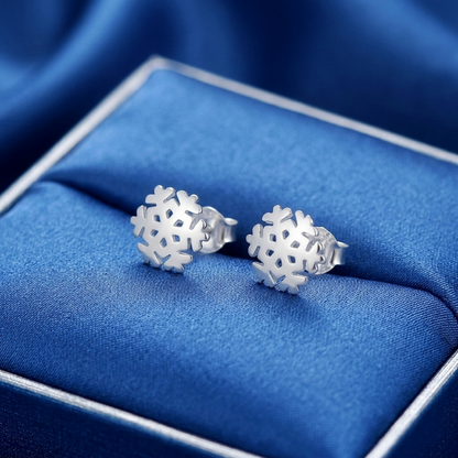 Paar Shiny Snowflake Studs, silberfarbene Schneeflocken auf Ohrsteckern