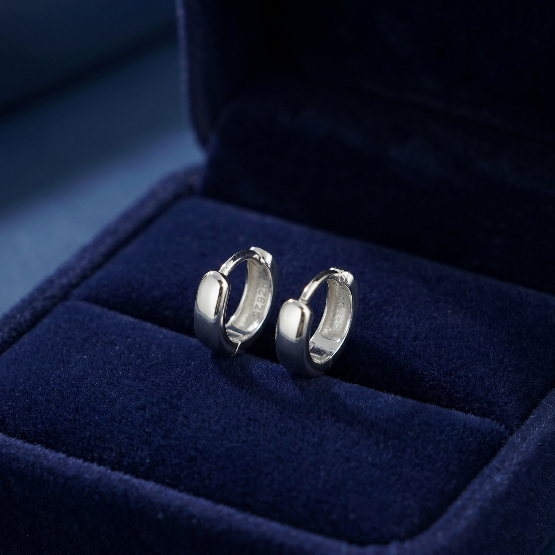 Rhodium-tone 3mm sleeper huggie hoops, side profile