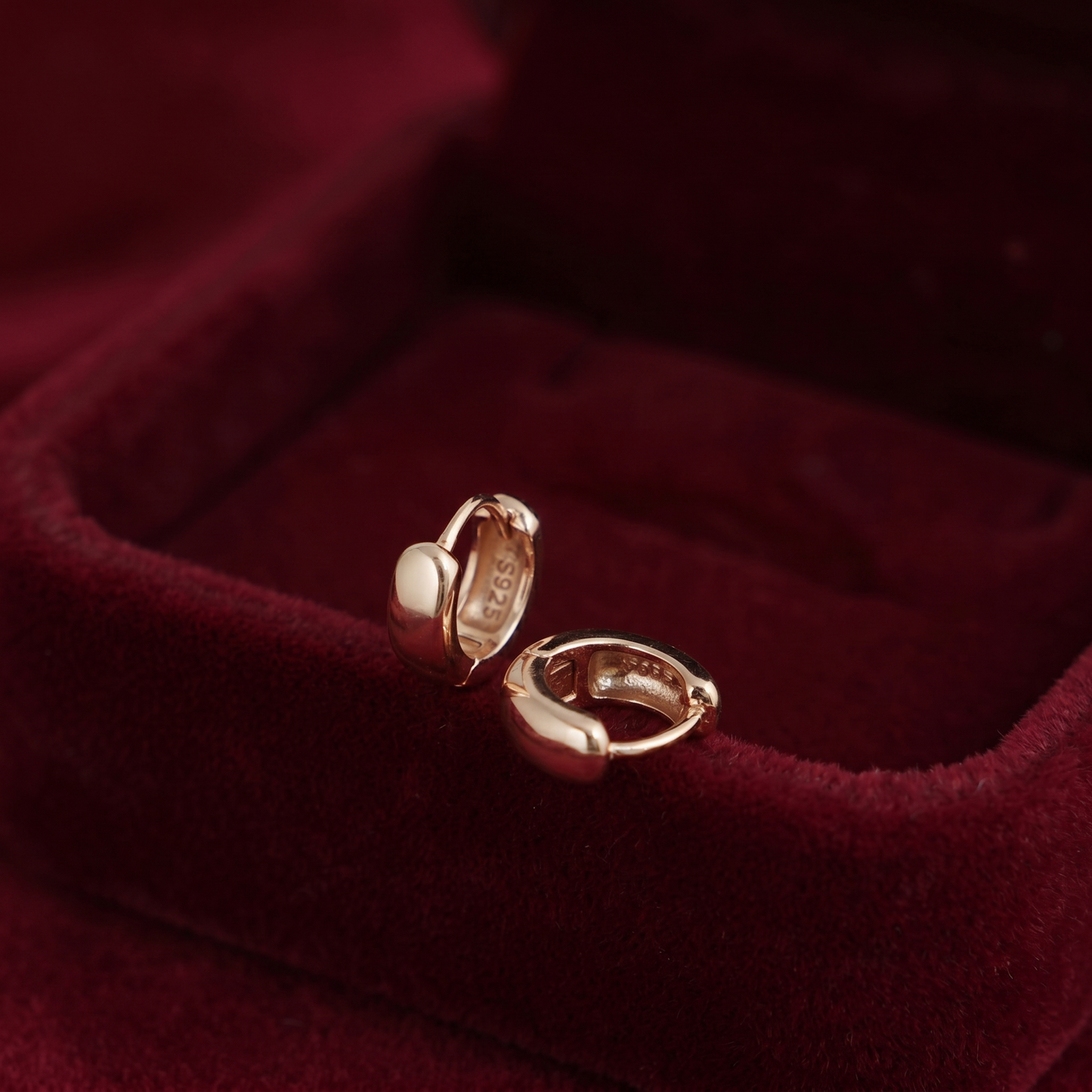 Rose gold 3mm sleeper huggie hoops, hinge and inner detail