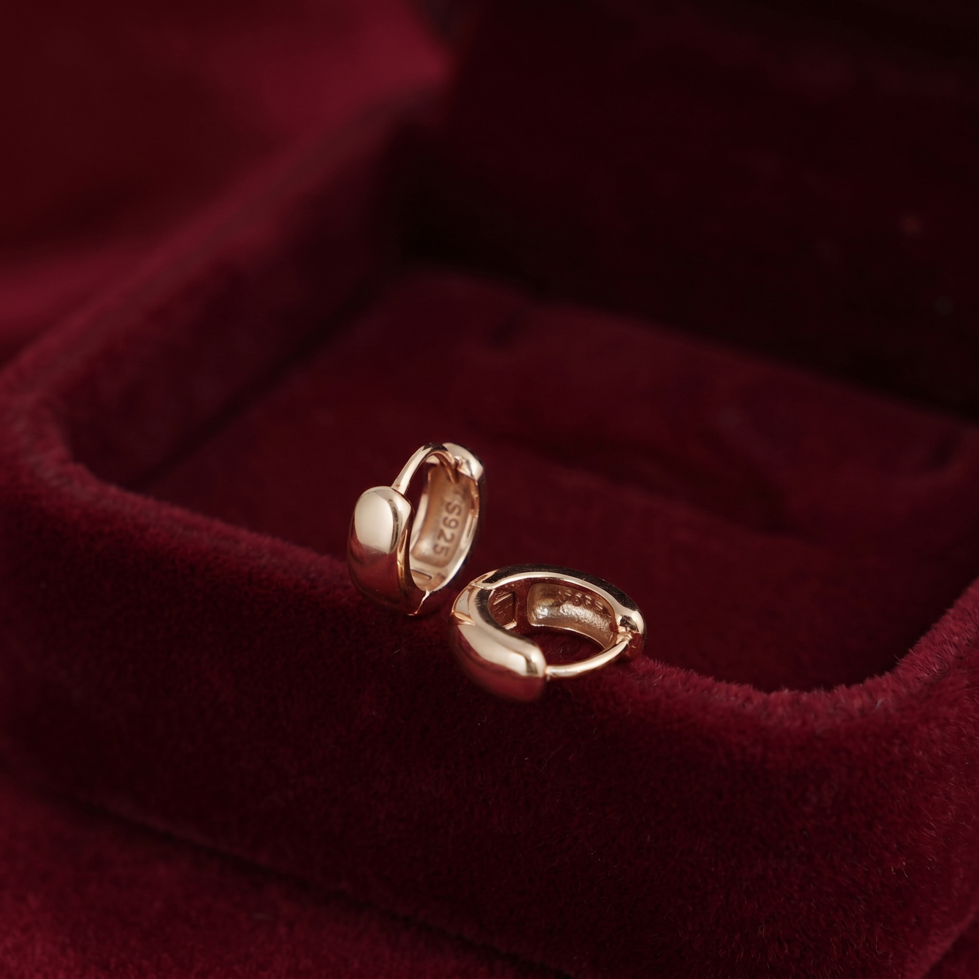 Rose gold 3mm sleeper huggie hoops, hinge and inner detail