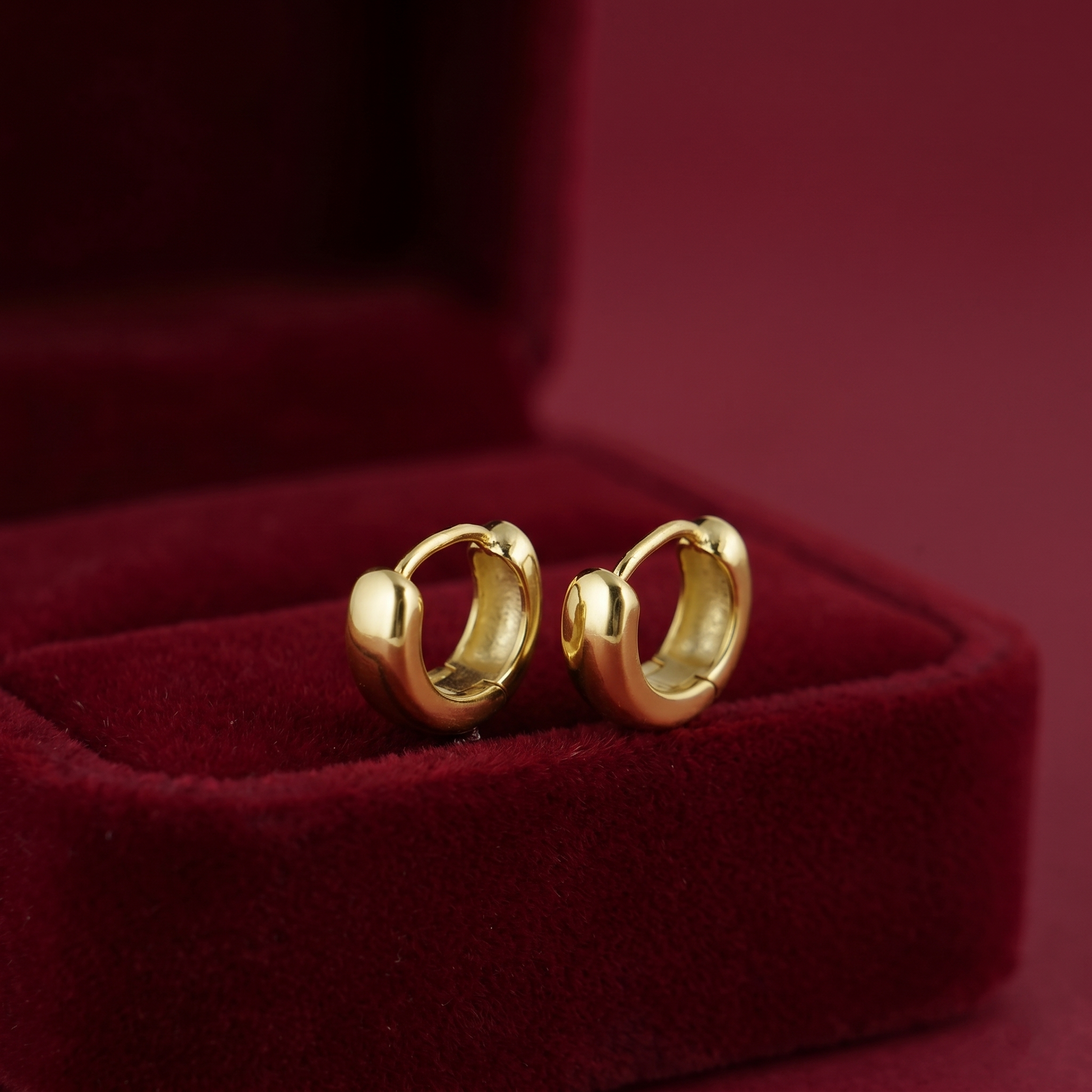 Gold 3mm sleeper huggie hoops with polished rounded band