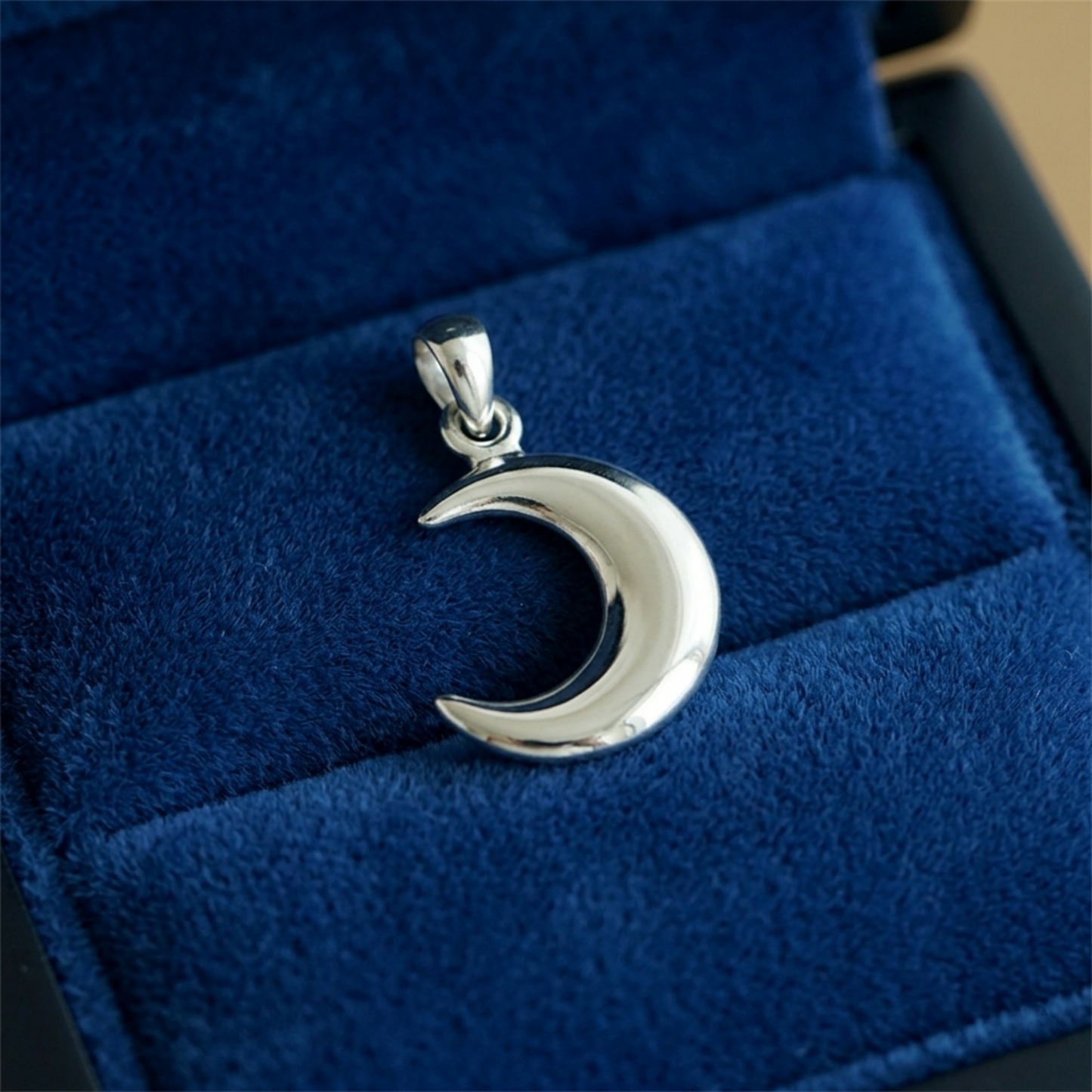 Solid Shiny Crescent Moon Pendant