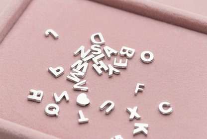 Alphabet Sliding Charm: silberne Buchstaben und ein Herz-Anhänger, gemischt