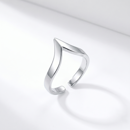 V-Shape Wishbone Ring, silberfarbene geschwungene Bandform mit V-Kerbe