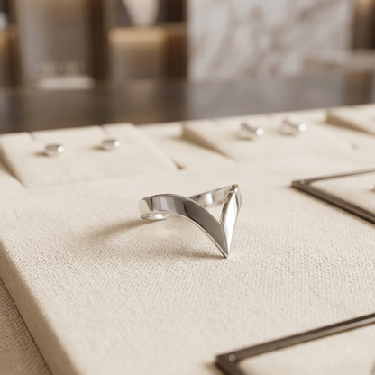 V-Shape Wishbone Ring, silberfarbene Metallfassung mit V-Spitze