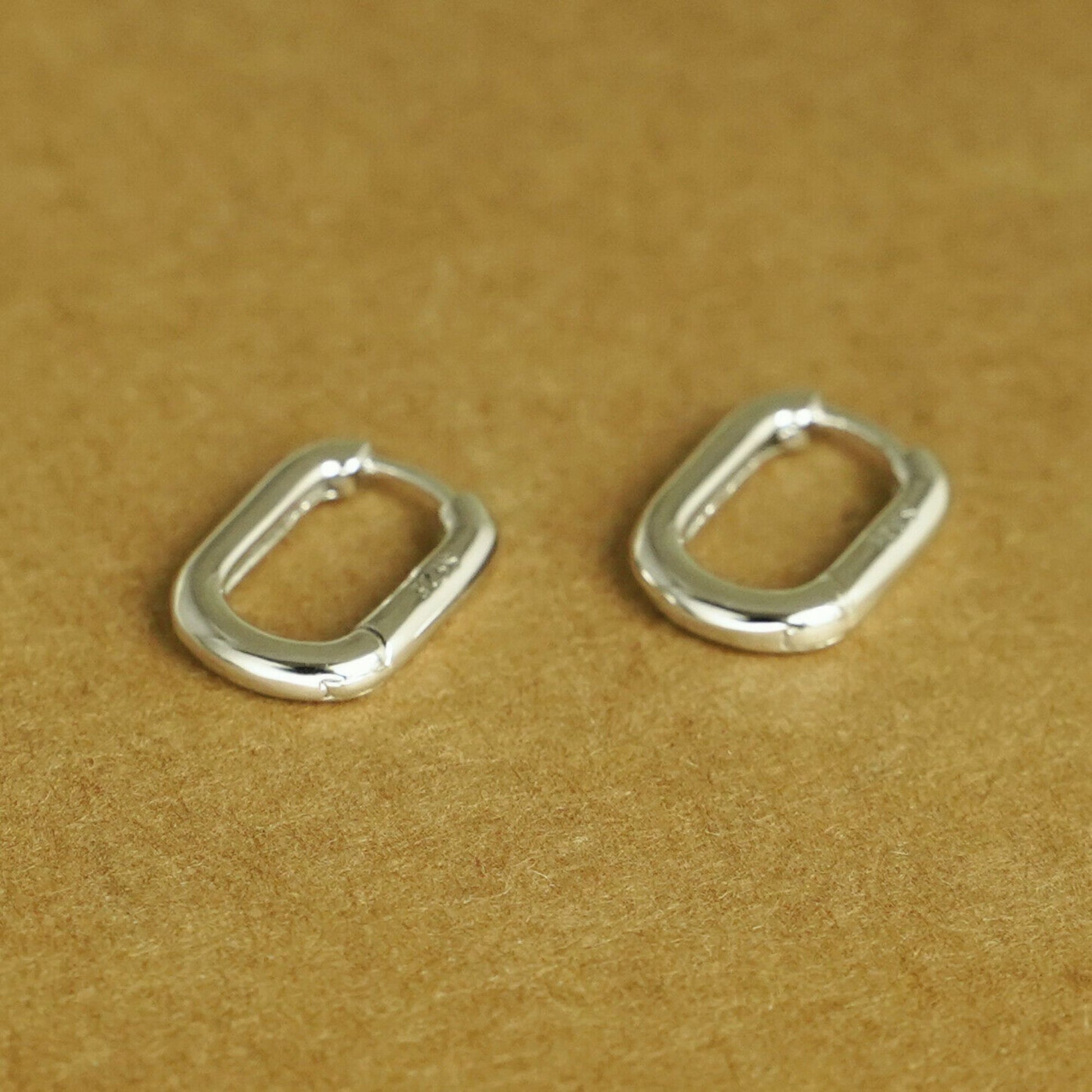 Rhodium on Sterling Silver Plain Oval Square Hoop Earrings (14mm) - sugarkittenlondon