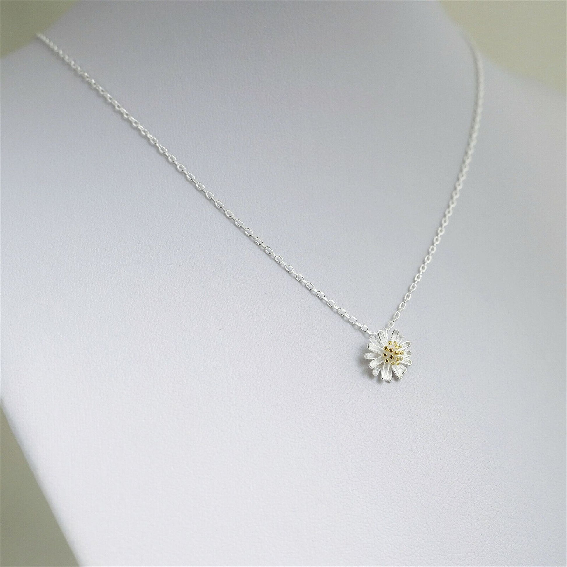 Sterling Silver Daisy Chain Necklace with 11mm Daisy Flower Blossom Pendant and Lobster Clasp - sugarkittenlondon