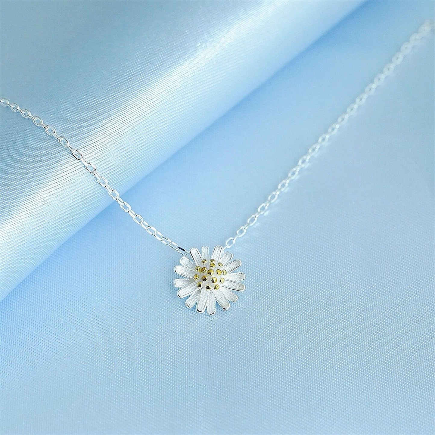 Sterling Silver Daisy Chain Necklace with 11mm Daisy Flower Blossom Pendant and Lobster Clasp - sugarkittenlondon