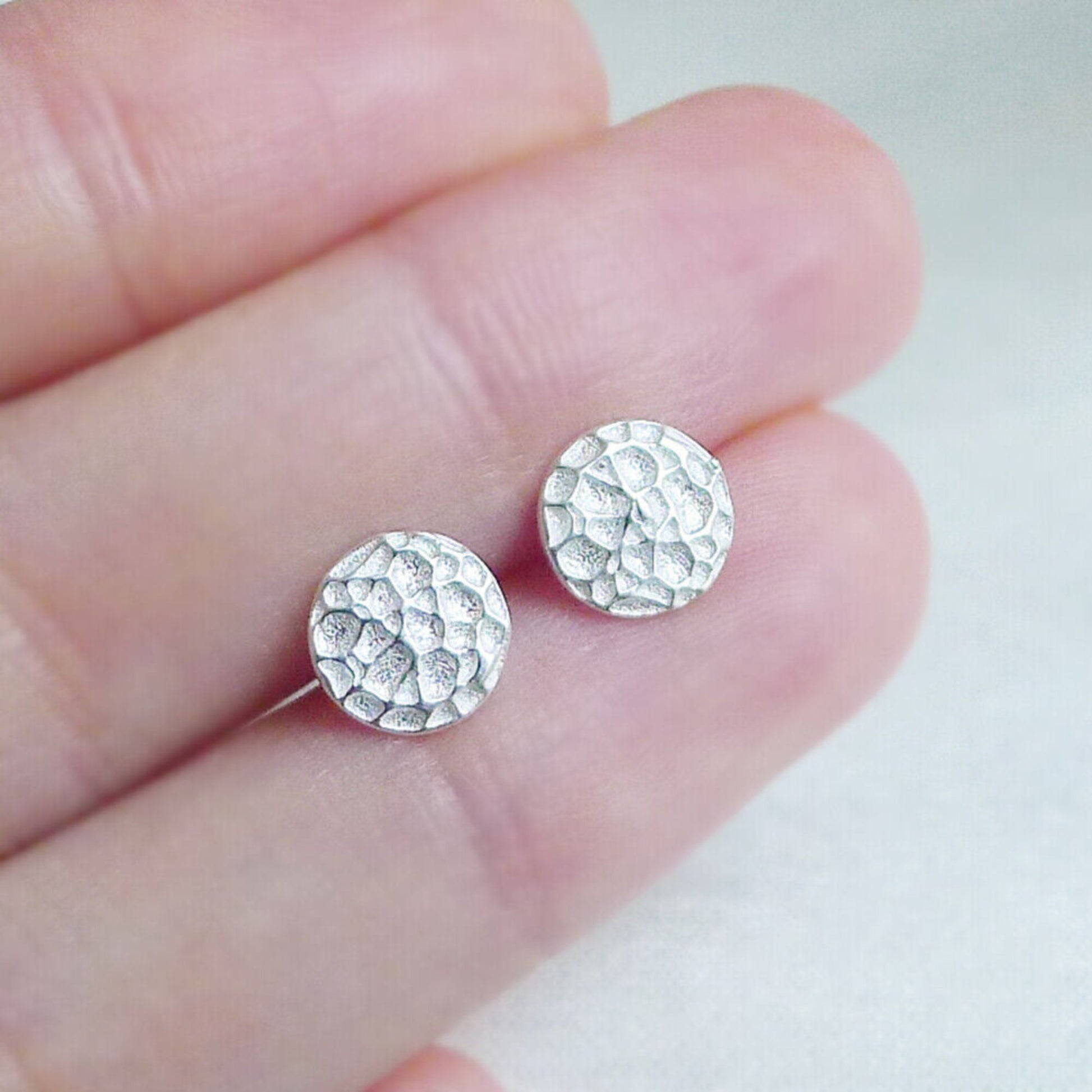 Sterling Silver 7mm Hammered Round Circle Disc Dot Unisex Stud Earrings - sugarkittenlondon