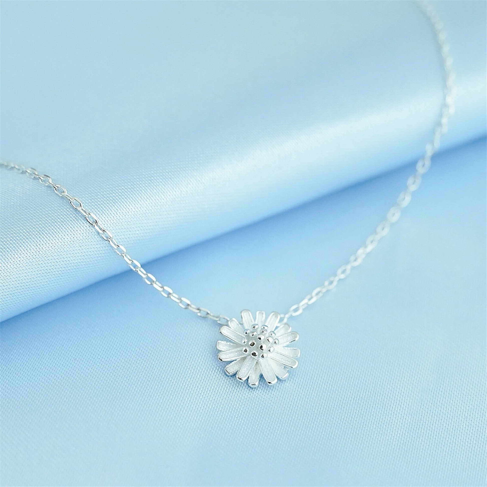 Sterling Silver Daisy Chain Necklace with 11mm Daisy Flower Blossom Pendant and Lobster Clasp - sugarkittenlondon