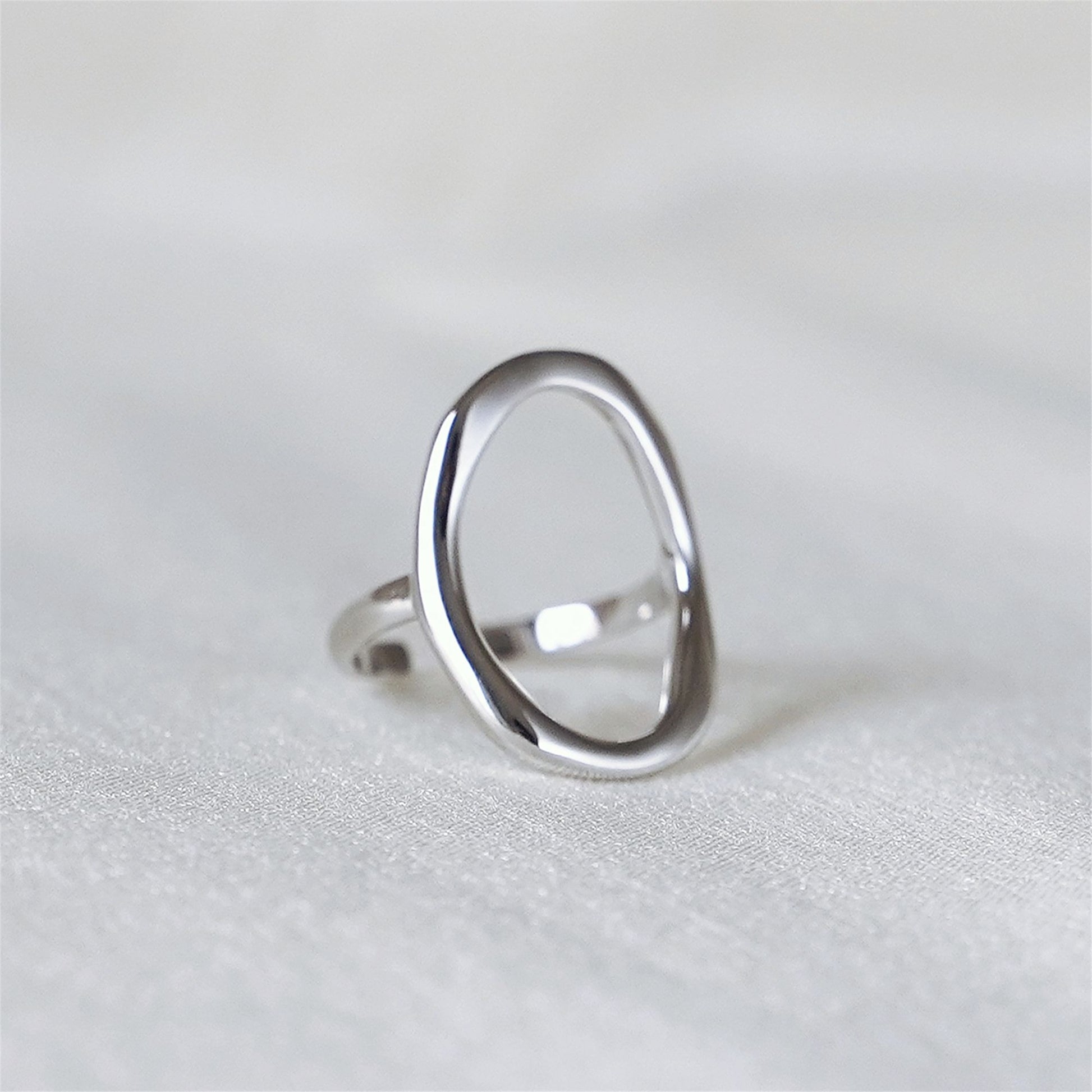 Sterling Silver Open Band Ring with Bent Oval Design - sugarkittenlondon
