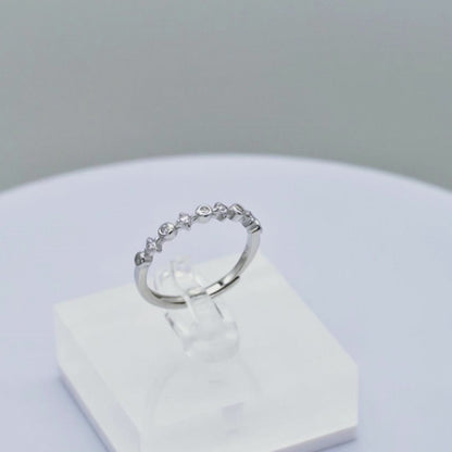 Sterling Silver Bezel-Set CZ Star Band – Adjustable Linked Ring (M–Q)
