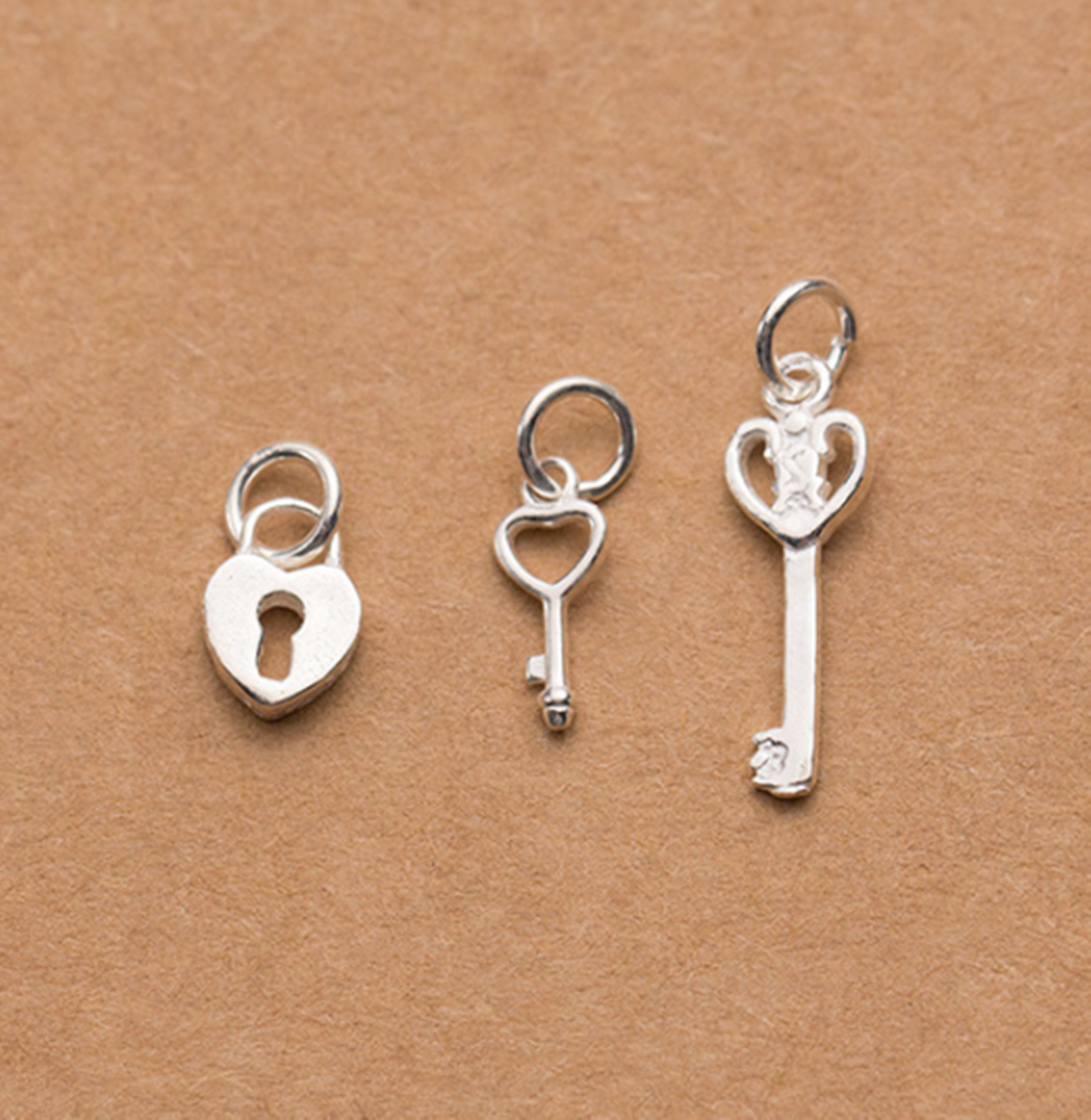 925 Sterling Silver Love Heart Lock and Key Charm Pendant - sugarkittenlondon