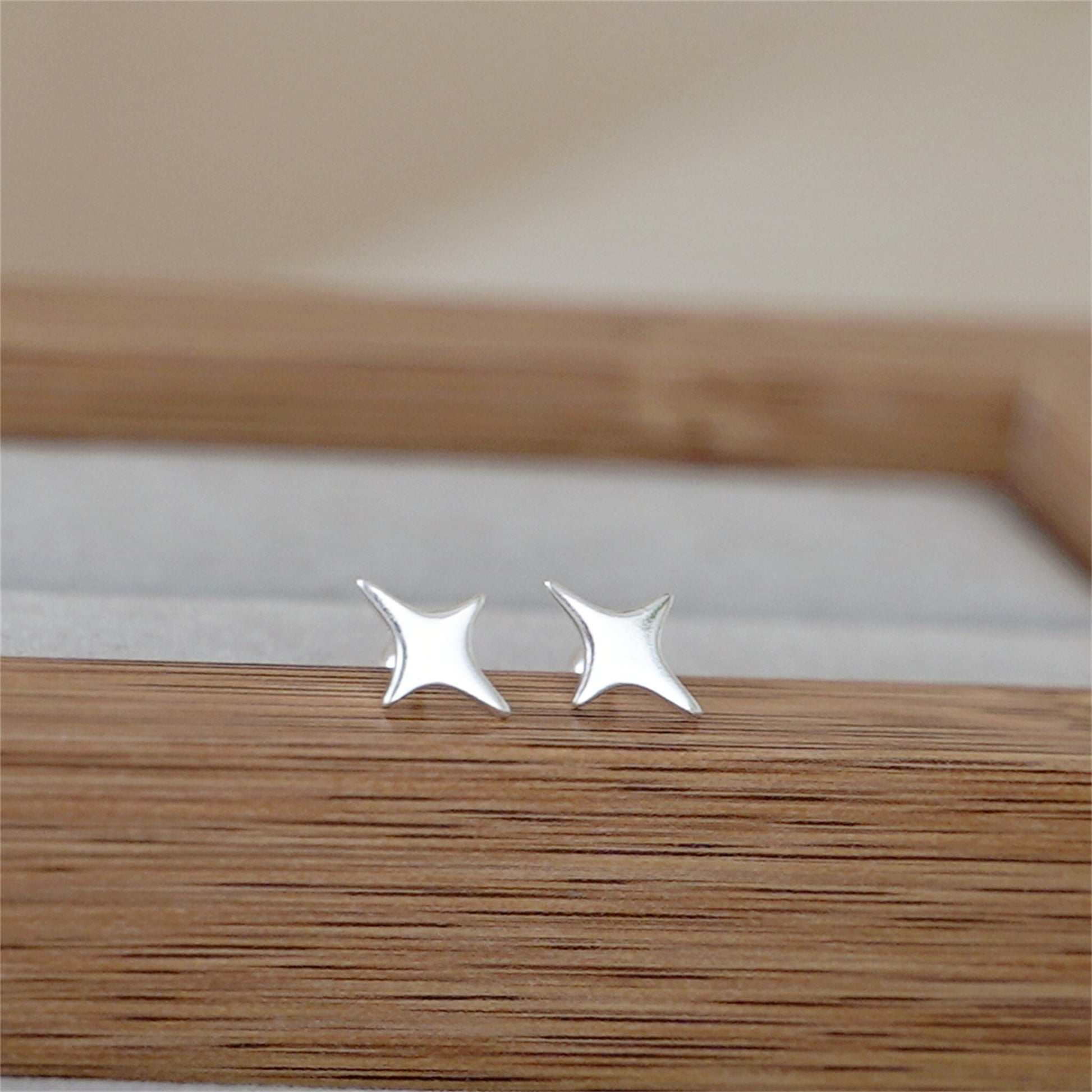 999 Fine Silver 4-Point Star Screw Back Earrings with 3mm Ball Barbell Bead - sugarkittenlondon