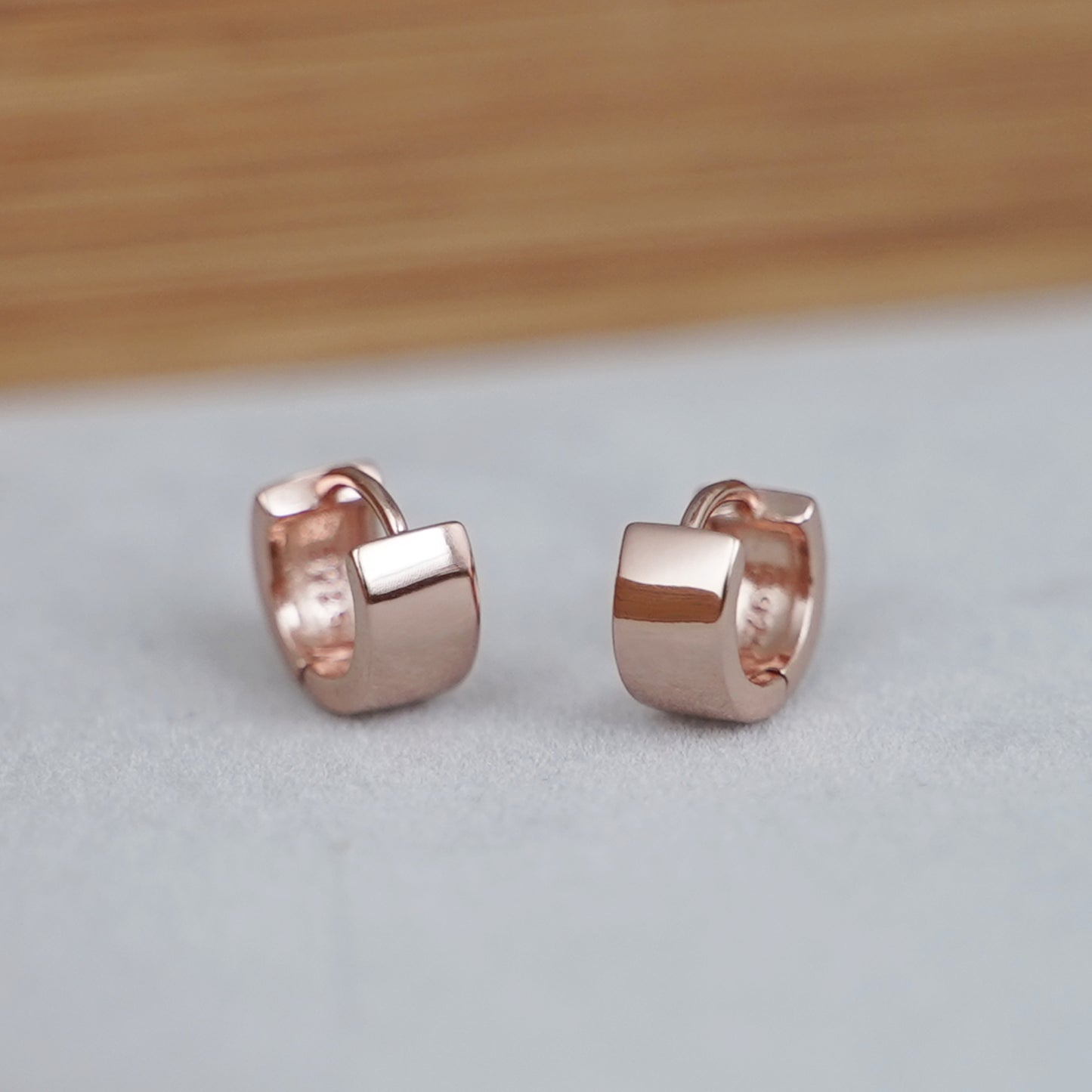 6.5mm Sterling Silver Hoop Huggie Earrings in Gold & Silver. - sugarkittenlondon