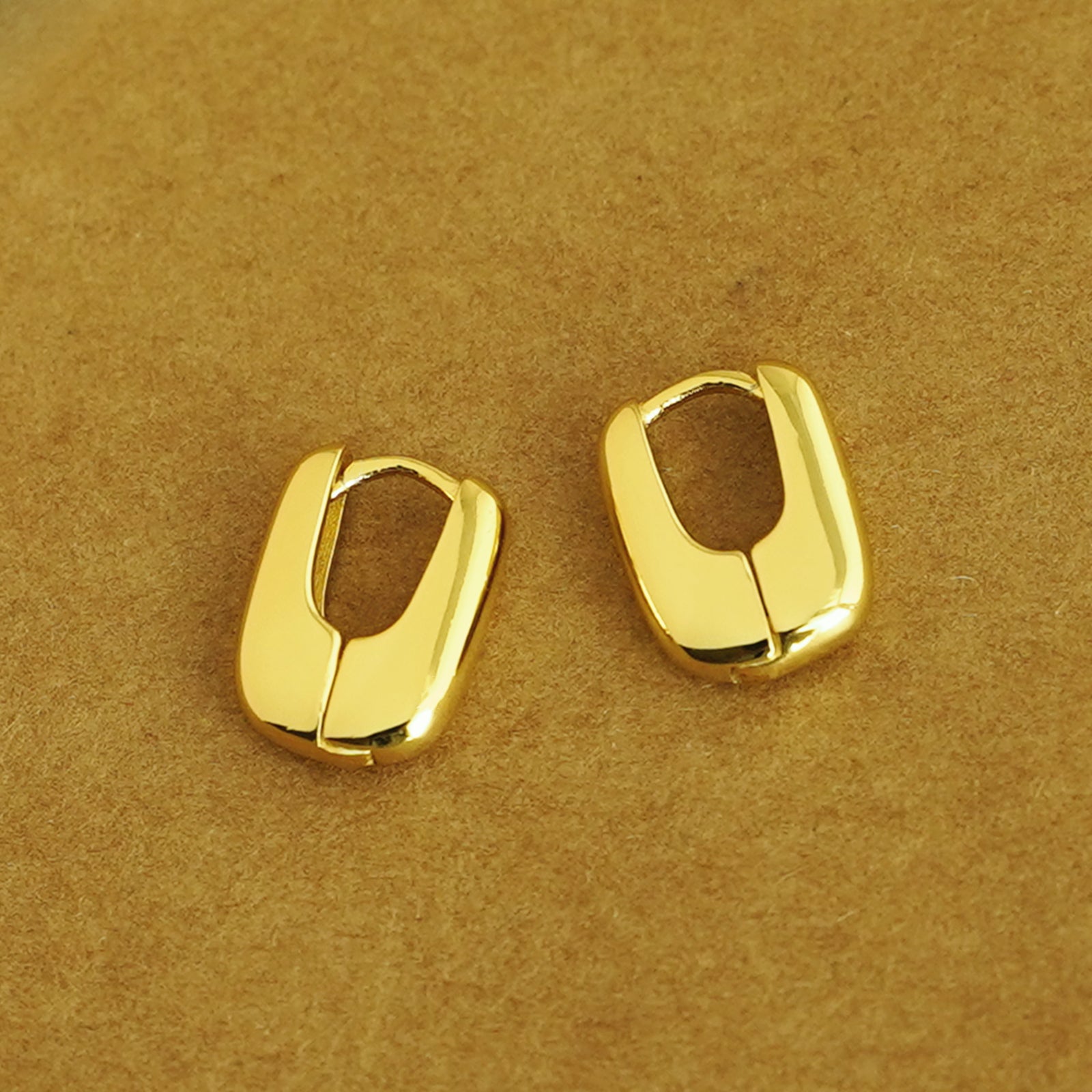 18K Gold-Plated on Sterling Silver Oval Hoop Huggie Earrings for Unisex - sugarkittenlondon